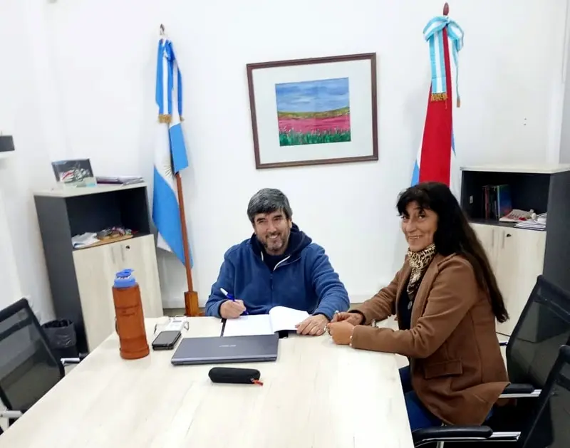Henchoz y Fuertes firmaron un convenio que acerca m�s servicios a los vecinos de Paso de la Laguna y la zona