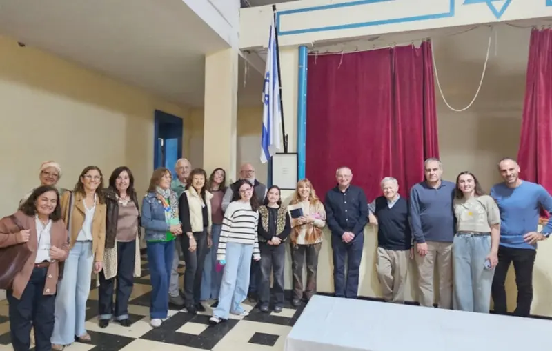 Memoria Federal: Cincuenta comunidades jud�as recibieron la obra D�as Negros