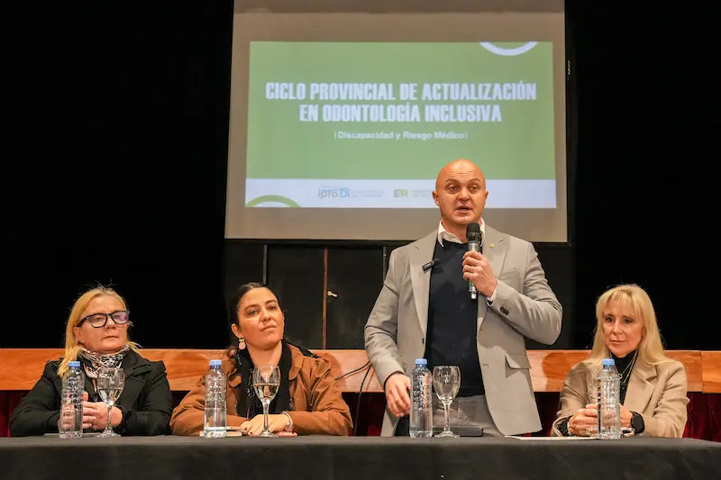 Salud e Iprodi iniciaron el ciclo Provincial de Actualizaci�n en Odontolog�a Inclusiva