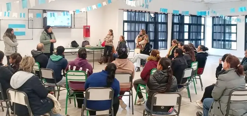 Escuela Norma Bouvet:  Se reailz� el taller para adultos responsables Prevenci�n y Cuidado de la Salud Mental Adolescente