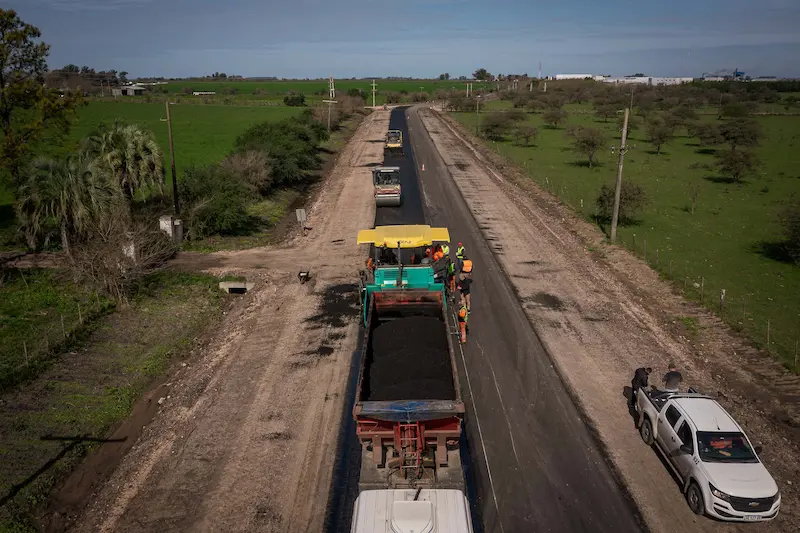 Contin�a el asfaltado de la Ruta 23 entre los departamentos Uruguay y Col�n