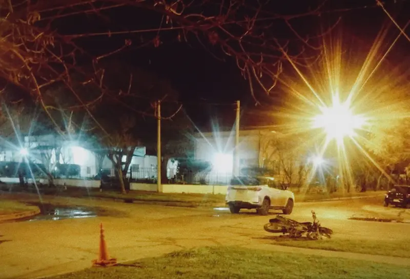 Un motociclista sufri� lesiones graves en choque con una camioneta