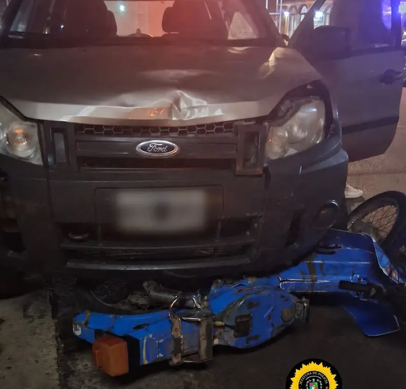 Accidente con lesiones leves para el conductor de una moto