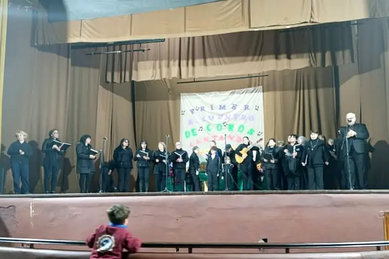 Por Alicia C�ceres. Primer Encuentro de coros: Cantando con los Gurises
