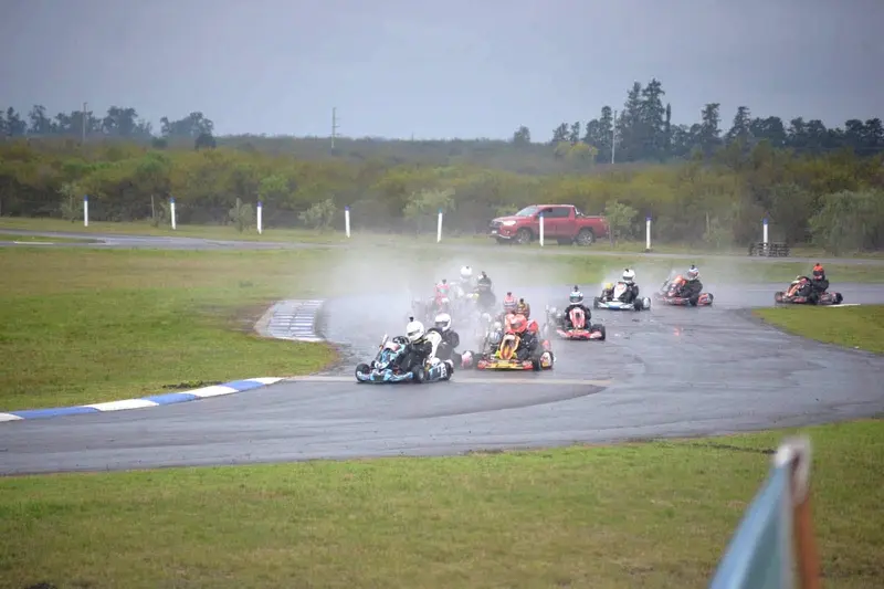A pesar del clima la pasi�n por el karting pudo m�s