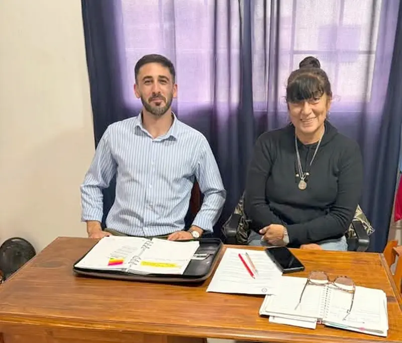 Cristian Flores visit� la sede comunal de Paso de la Laguna