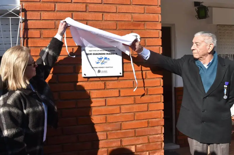 Quinta placa en homenaje a nuestros Veteranos de Malvinas