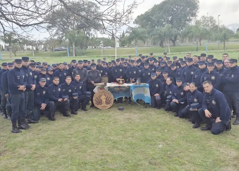 Integrantes de La Asociaci�n Cultural Sanmartiniana Tambor de la Libertad visitan la Escuela de Agentes de polic�a de Villaguay