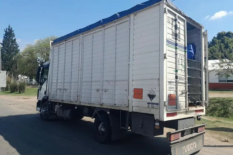 La Polic�a intercept� un cami�n con 152 bidones en infracci�n a la ley de Fitosanitarios