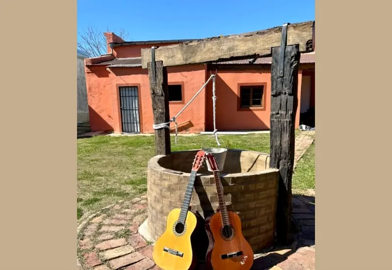 Importante donaci�n para el taller de guitarra de Villa Clara