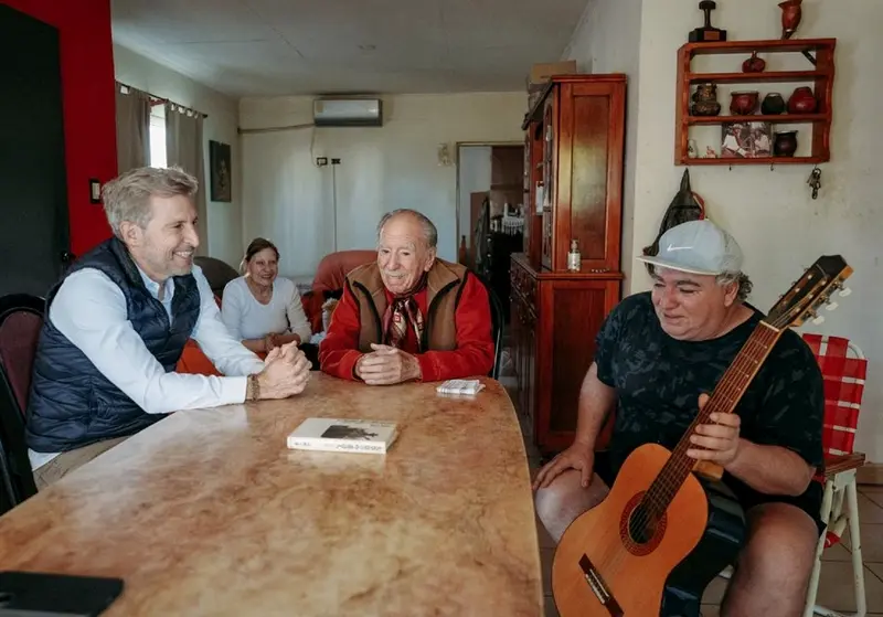 D�a de la Milonga entrerriana: Frigerio visit� a V�ctor Vel�zquez, un gran maestro de la m�sica popular argentina
