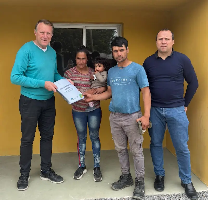 Luis Guy entreg� la primera de seis viviendas que ser�n refaccionadas con recursos municipales en Villa Clara