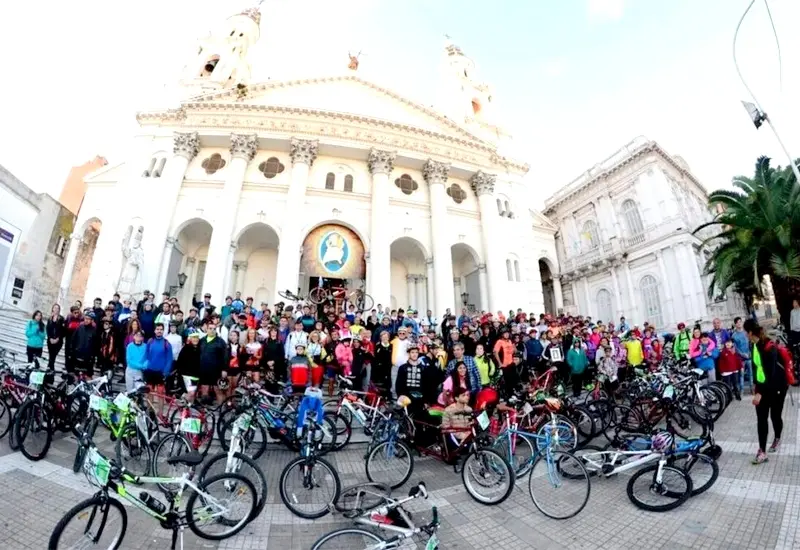 Con escalas en Viale y Villaguay, 40 ciclistas viajar�n a la visita del Papa en Uruguay