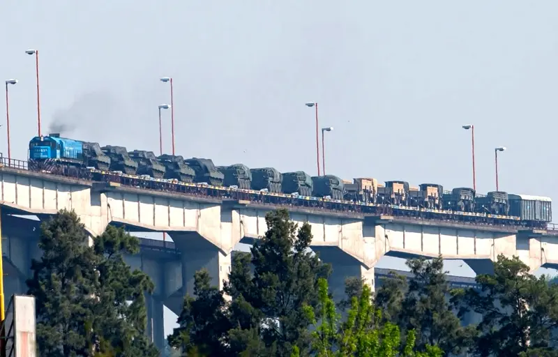 Tanques y Stryker cruzaron Z�rate�Brazo Largo rumbo al Ejercicio Arand�