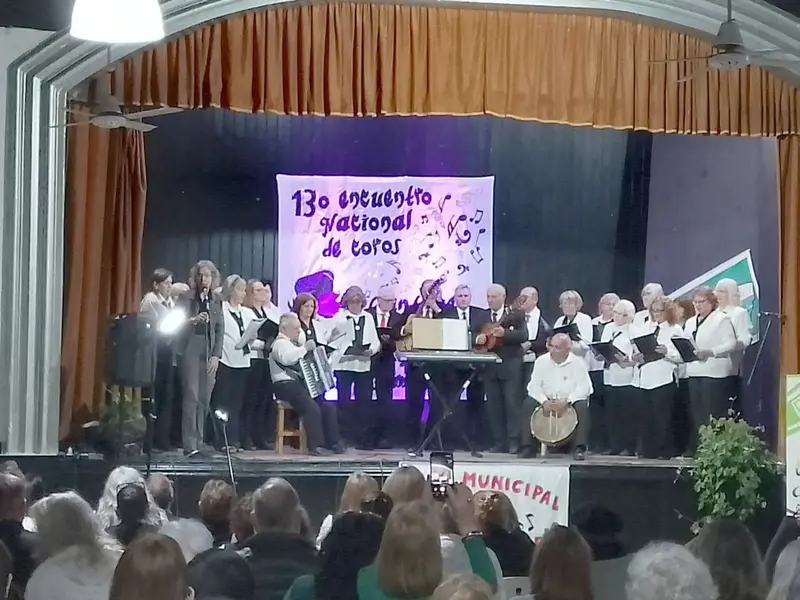 13er. Encuentro de Coros Cantares de mi pueblo en Villa Dom�nguez