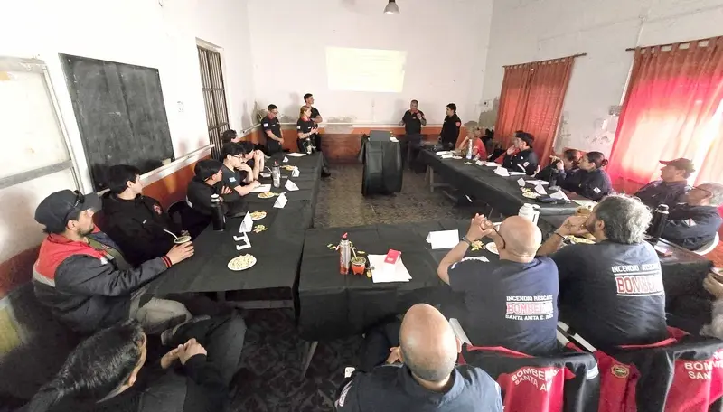 1era. Jornada de capacitaci�n en rescate acu�tico y en cuerdas en Villa Dom�nguez