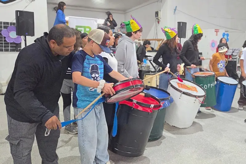Adolescentes celebraron la primavera con propuestas recreativas y art�sticas en Paran�