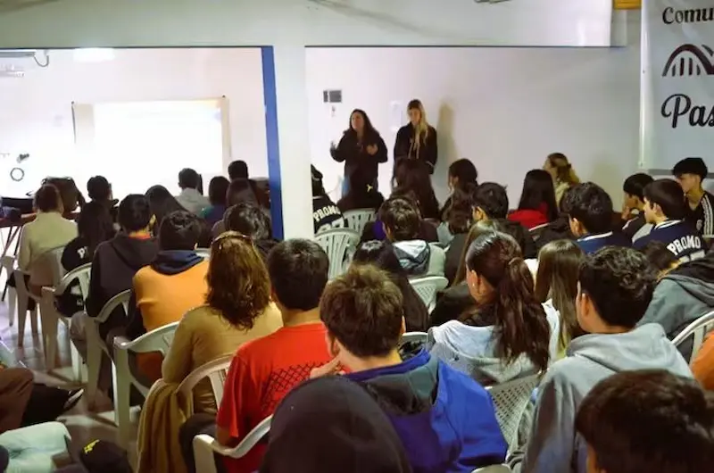 Se realiz� en Paso de la Laguna el taller Amor rom�ntico y las violencias de g�nero entre adolescentes