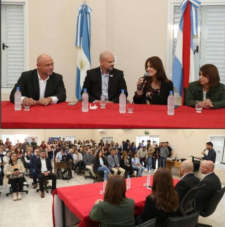 FERIA DE SALUD UNER: Claudia monjo acompa al  decano de la FCSalud, Gregorio Etcheverry