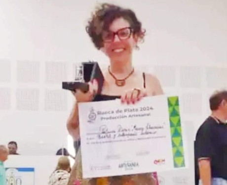 Patricia Bonin,  de Villa Domínguez, ganó la Rueca de Plata en rubro textil