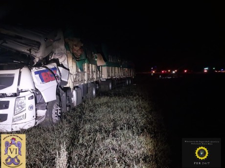 Chocaron dos camiones  en ruta 6. Uno de los choferes se dio a la fuga y fue  interceptado en Durazno