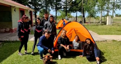 Jornada recreativa y taller pre-campamentil en escuela Carlos Nogueira