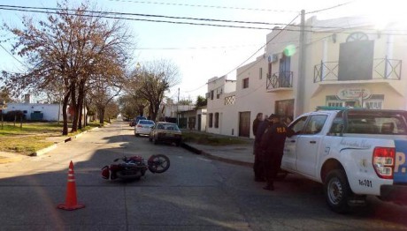 Lesiones graves sufri el conductor de una moto en choque con un auto