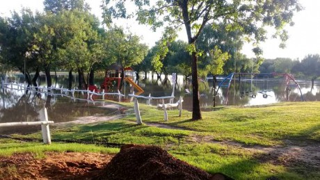 Por la crecida del arroyo no se puede ingresar al Parque Balneario
