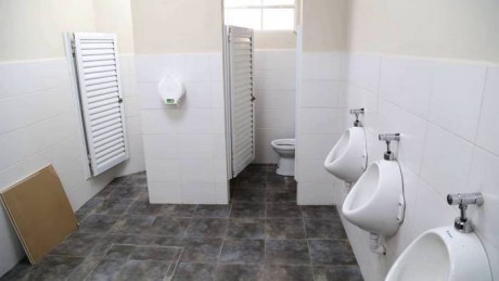 Estn listos los nuevos sanitarios de la Escuela Rogelio Martinez
