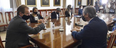Bordet firm el contrato para ampliar la red de gas en Paran que financia la provincia