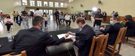 Argentina Hace.Bordet y Cresto entregaron a Claudia Monjo la aprobacin del financiamiento de varias obras