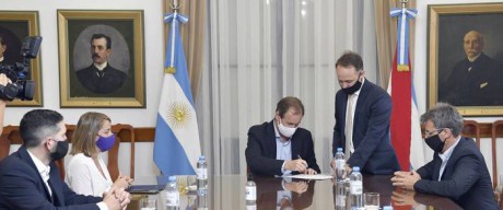 Se firmaron los contratos para iniciar cuatro importantes obras en la provincia