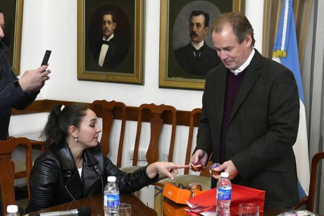 Bordet recibi emprendedores que proyectan exportar a Uruguay