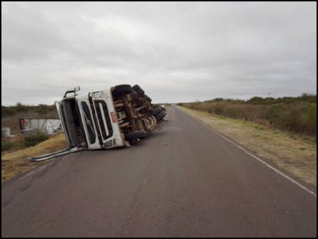 Volc un camin en ruta 6