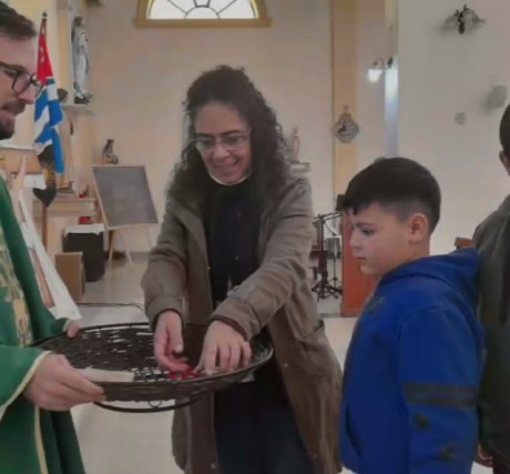 Parroquia Santa Rosa: Los nios de catequesis de iniciacion recibieron el signo de la Seal de la Cruz