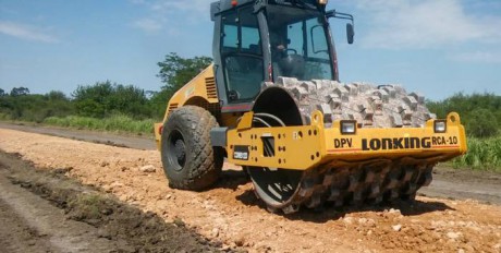 Reconstruyen y consolidan caminos del departamento Villaguay
