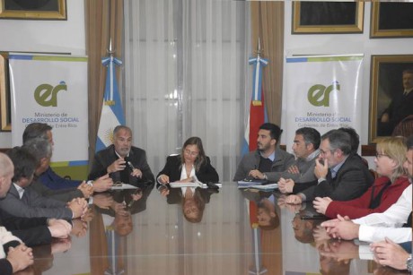 CENTROS DE DESARROLLO INFANTIL: Silvina Dome particip de una reunin con el gobernador Bordet