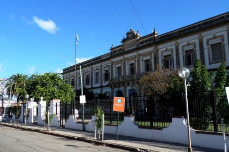 Reuniones presenciales en Escuela N1 Bartolom Mitre para las familias de los estudiantes de primer grado