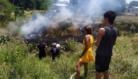 El equipo de la Comuna de Paso de la Laguna logró controlar un importante foco de incendio