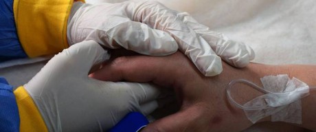 Familiares de pacientes en estado crtico con Covid-19 podrn acompaarlos en el tratamiento