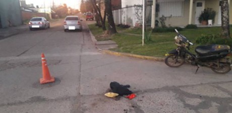 Accidente sin mayores consecuencias-Chocaron una moto y un auto en Rivadavia y Savio