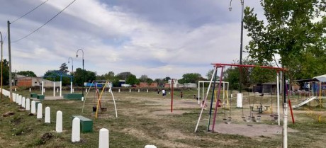 Barrio Perpetuo Socorro. Puesta en valor de la Plaza. Trabajos en calles y alcantarillas