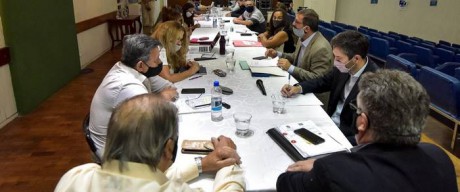 El gobierno propuso un aumento del 36 por ciento al mnimo a partir de febrero
