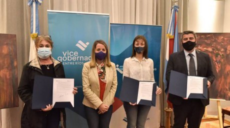 Formacin <br>Stratta encabez el acto de firma de convenios del Programa Concejos Deliberantes Innovadores
