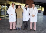 Ricchetti con los cirujanos de la Unidad de Trasplante Renopancretico del HUA