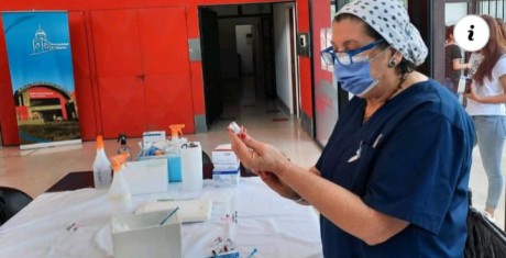 Terceras dosis: Convocan a inscribirse a adultos mayores y personas con movilidad reducida