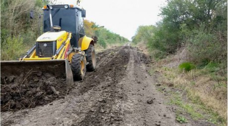 Vialidad trabaja en la reconstruccin de caminos en los departamentos Paran, La Paz y Nogoy