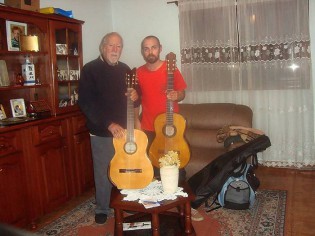 El luthier Omar Jacobo visit a Vctor Velzquez