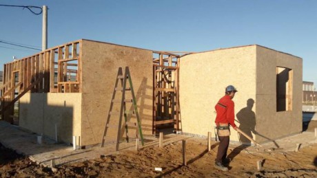 A buen ritmo, avanza la construccin de viviendas de madera en Chajar